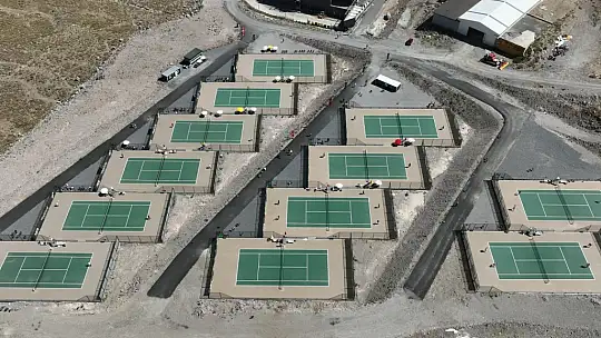 Başkan Büyükkılıç, Erciyes'teki Dünya Tenis Turu'na ev sahipliği yapan büyükşehir yatırımlarını inceledi