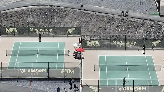 Başkan Büyükkılıç, Erciyes'teki Dünya Tenis Turu'na ev sahipliği yapan büyükşehir yatırımlarını inceledi