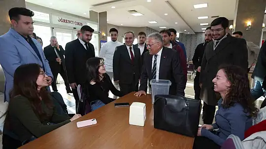 Başkan Büyükkılıç, ERÜ öğrencileri ile iftar bereketini paylaştı