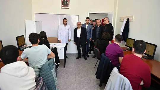 Başkan Büyükkılıç, geleceğin bilişim yıldızları ile bir araya geldi