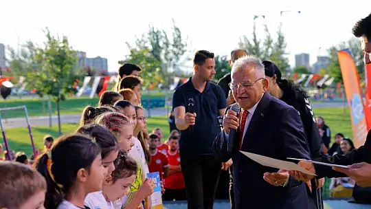 Başkan Büyükkılıç, gençlerin coşkusuna ortak oldu