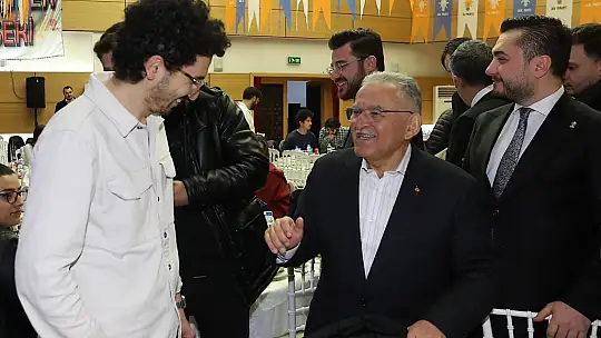 Başkan Büyükkılıç, gençlerle iftar sofrasında buluştu