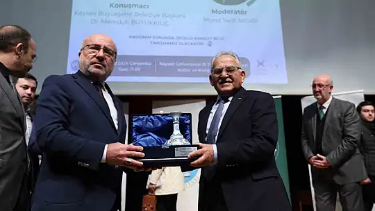 Başkan Büyükkılıç gençlerle tecrübelerini paylaştı