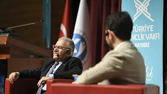Başkan Büyükkılıç gençlerle tecrübelerini paylaştı