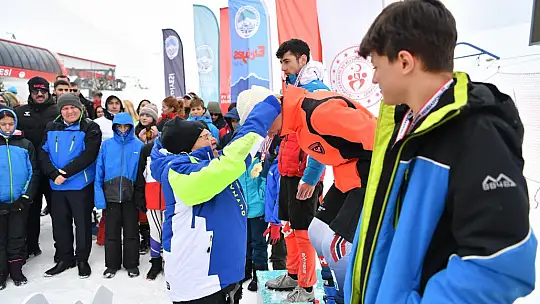Başkan Büyükkılıç, genel müdür ve federasyon başkanı Şahin'e şehri ve Büyükşehir'in tesislerini tanıttı