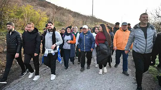 Başkan Büyükkılıç, güne gençlerle yürüyüş yaparak başladı
