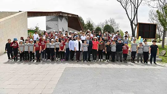 Başkan Büyükkılıç, hayvanat bahçesini ziyaret etti