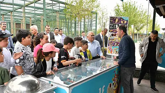 Başkan Büyükkılıç, hayvanat bahçesini ziyaret etti