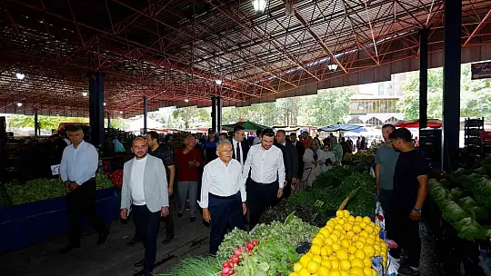 Başkan Büyükkılıç, Hürriyet Pazar Yeri'nde esnaf ve vatandaşlarla buluştu