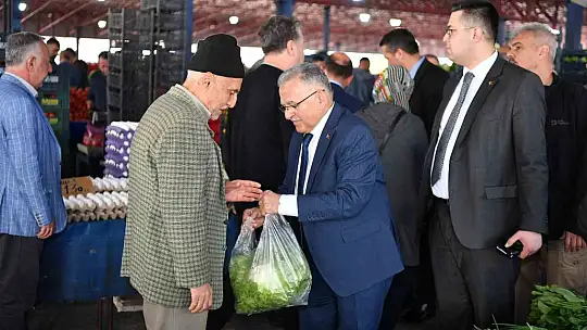 Başkan Büyükkılıç Hürriyet sakinleri ile görüştü, pazar esnafını ziyaret etti