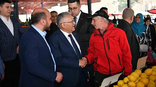 Başkan Büyükkılıç Hürriyet sakinleri ile görüştü, pazar esnafını ziyaret etti