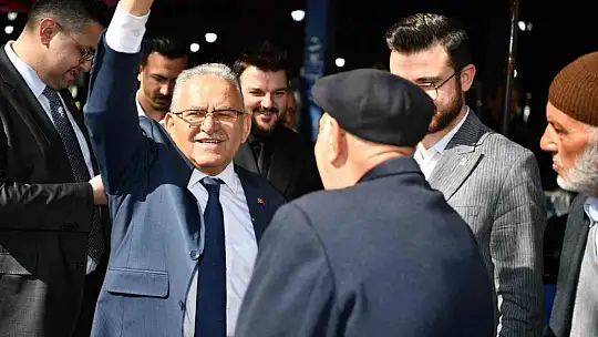 Başkan Büyükkılıç Hürriyet sakinleri ile görüştü, pazar esnafını ziyaret etti