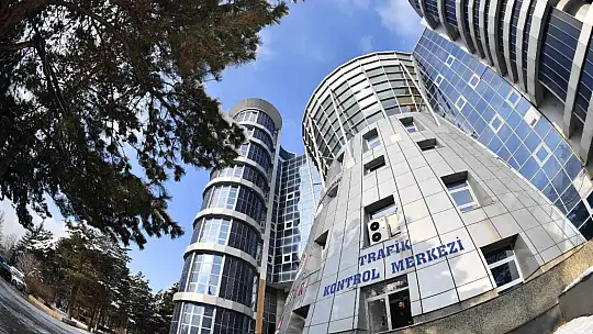 Başkan Büyükkılıç'ın akıllı projesi, 159 kavşakta 400 kamera ile karla mücadeleye anında destek veriyor
