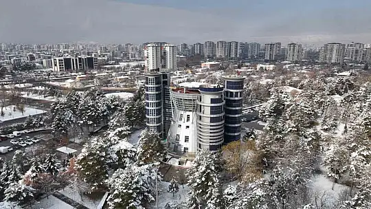 Başkan Büyükkılıç'ın akıllı projesi, 159 kavşakta 400 kamera ile karla mücadeleye anında destek veriyor