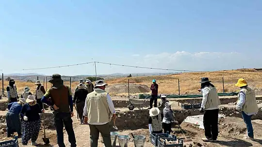 Başkan Büyükkılıç'ın destekleriyle Kültepe, dünya arkeolojisinin ortak kazı alanı oldu