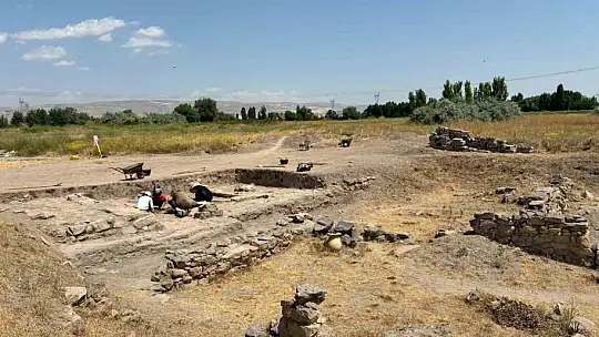 Başkan Büyükkılıç'ın destekleriyle Kültepe, dünya arkeolojisinin ortak kazı alanı oldu
