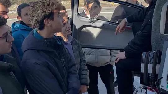 Başkan Büyükkılıç'ın özel projesi Bilişim Akademisi'nin öğrencileri, havacılık teknolojilerini yerinde inceledi