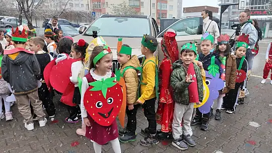 Başkan Büyükkılıç'ın Togg'u, Yerli Malı Haftası'nda öğrencilerle buluştu