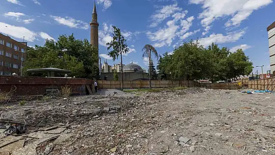 Başkan Büyükkılıç'ın vizyonuyla Camikebir'de arkeolojik araştırma kazıları başlıyor
