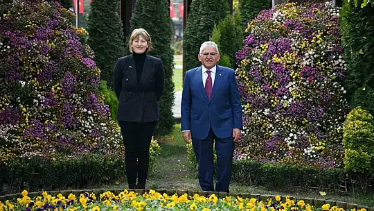 Başkan Büyükkılıç İngiltere Büyükelçisi Morris'i konuk etti