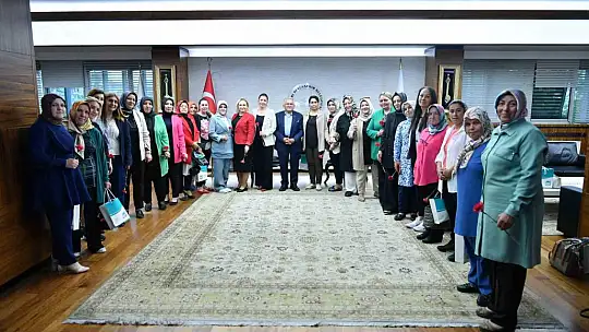 Başkan Büyükkılıç, kadın muhtarların Anneler Gününü kutladı