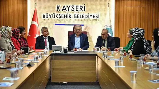 Başkan Büyükkılıç, kadın muhtarların Anneler Gününü kutladı