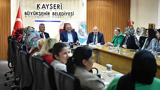 Başkan Büyükkılıç, kadın muhtarların Anneler Gününü kutladı