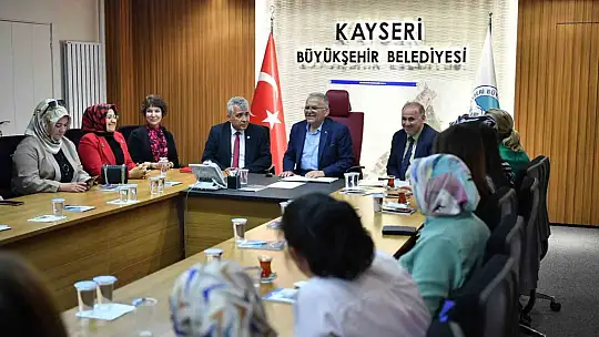 Başkan Büyükkılıç, kadın muhtarların Anneler Gününü kutladı
