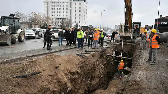 Başkan Büyükkılıç Kartal Kavşağı altyapı çalışmalarını inceledi