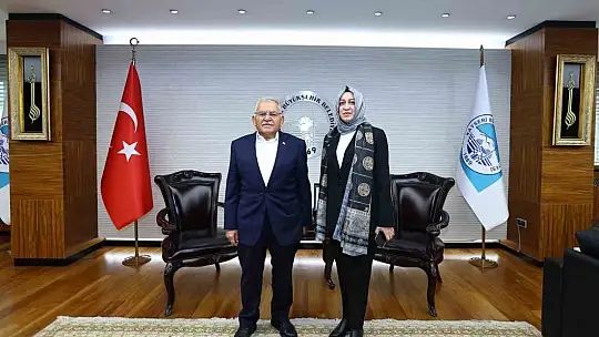 Başkan Büyükkılıç, Kayseri'nin ilk kadın ilçe başkanı Kahraman ve yönetimini ağırladı