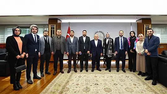 Başkan Büyükkılıç, Kayseri'nin ilk kadın ilçe başkanı Kahraman ve yönetimini ağırladı