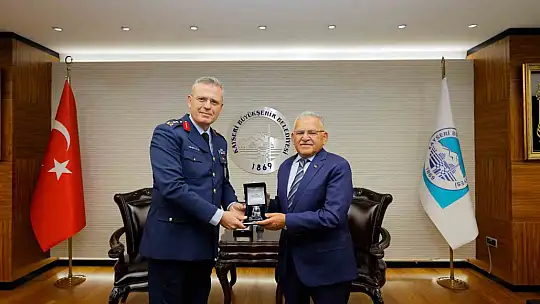 Başkan Büyükkılıç, Kayseri'nin yeni atanan komutanlarını ağırladı