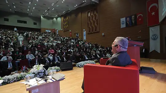 Başkan Büyükkılıç, Kayseri Üniversitesi'nde gençlerle buluştu