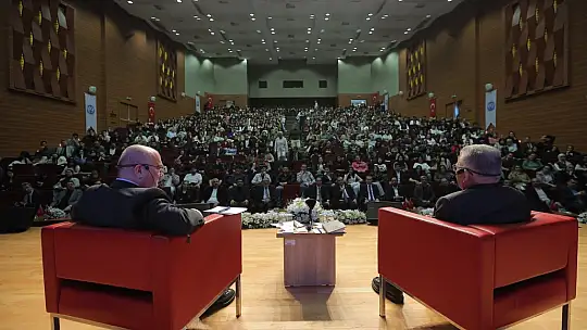 Başkan Büyükkılıç, Kayseri Üniversitesi'nde gençlerle buluştu