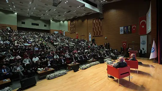 Başkan Büyükkılıç, Kayseri Üniversitesi'nde gençlerle buluştu