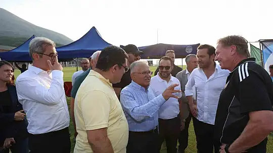 Başkan Büyükkılıç Kayserispor - Alanyaspor hazırlık maçını izledi