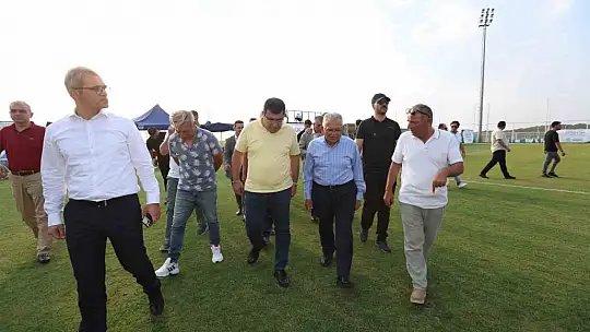 Başkan Büyükkılıç Kayserispor - Alanyaspor hazırlık maçını izledi