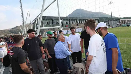 Başkan Büyükkılıç Kayserispor - Alanyaspor hazırlık maçını izledi