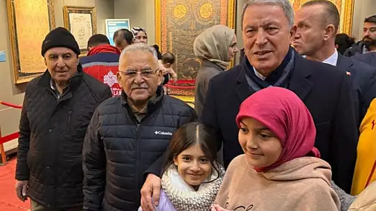 Başkan Büyükkılıç, Kutsal Emanetler Sergisi'nde Kayserililerle bir araya geldi