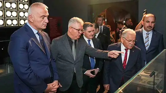 Başkan Büyükkılıç Millet Kütüphanesi'nde Anadolu Selçukluları Sergisi'nin açılışına katıldı