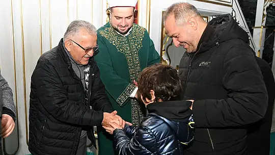 Başkan Büyükkılıç, sabah namazında vatandaşlarla buluştu