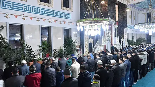 Başkan Büyükkılıç, sabah namazında vatandaşlarla buluştu