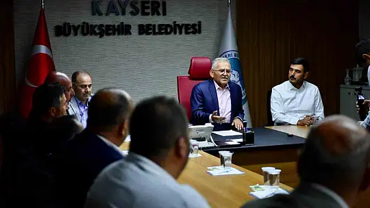 Başkan Büyükkılıç Sarız'ın mahalle muhtarlarını büyükşehirde konuk etti