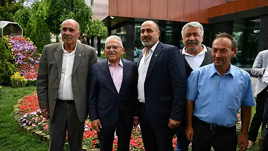 Başkan Büyükkılıç Sarız'ın mahalle muhtarlarını büyükşehirde konuk etti