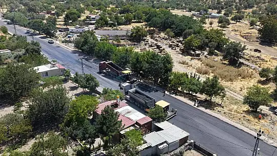 Başkan Büyükkılıç, Sazyolu caddesindeki sıcak asfalt çalışmalarını inceledi