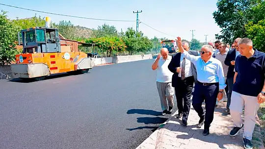 Başkan Büyükkılıç, Sazyolu caddesindeki sıcak asfalt çalışmalarını inceledi