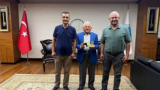 Başkan Büyükkılıç, şehrin farklı kesimlerinden konuklarını makamında ağırladı
