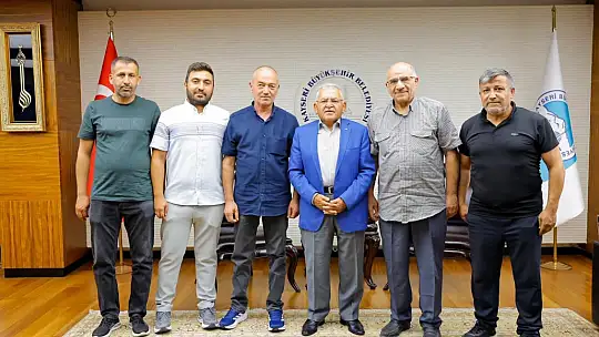 Başkan Büyükkılıç, şehrin farklı kesimlerinden konuklarını makamında ağırladı