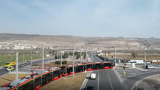 Başkan Büyükkılıç'tan 1 yılda 90 saat ücretsiz tramvay hizmeti