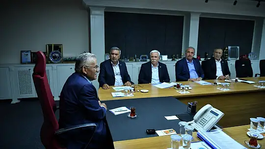 Başkan Büyükkılıç'tan 5 ilçe belediye başkanı ile 'yatırım' zirvesi